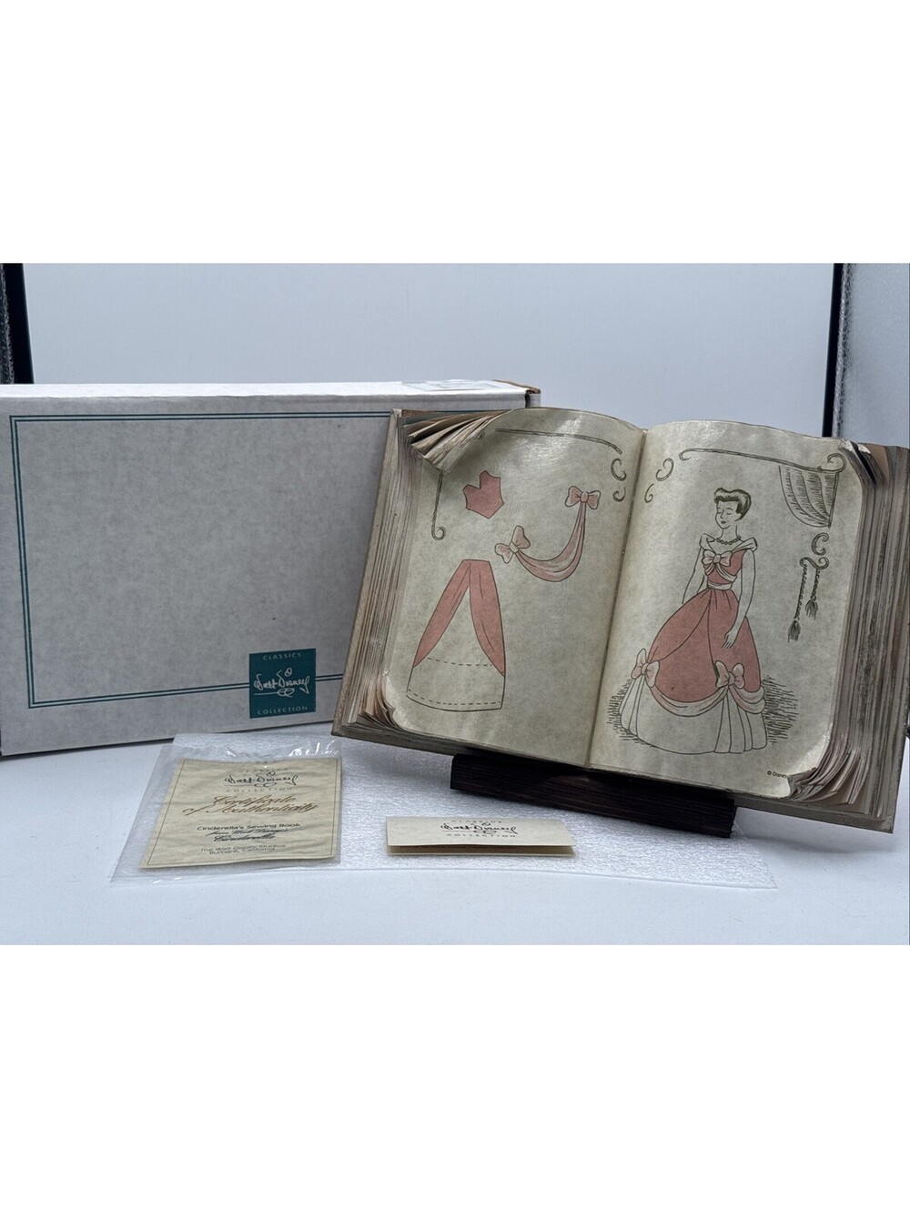 WDCC Disney Cinderella’s Sewing Book COA Stand & Original Box 1993 Decoupage New